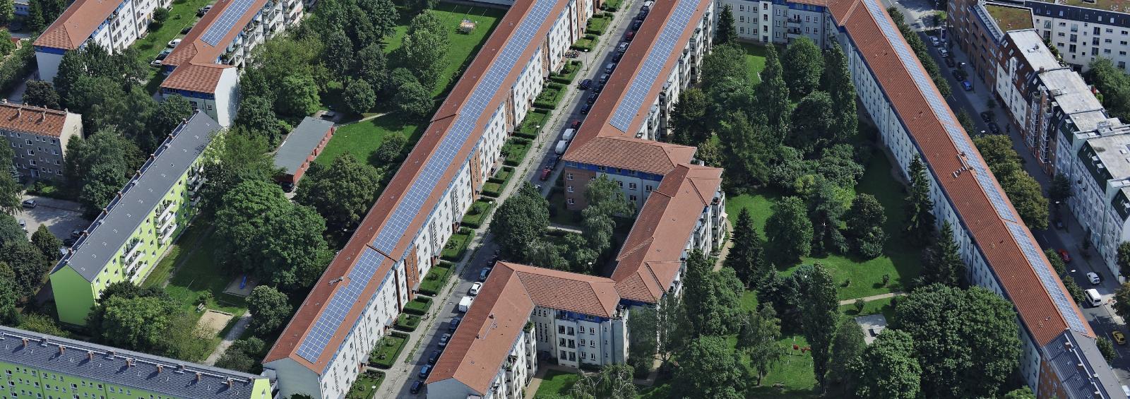 Luftaufnahme PV-Anlage auf Quartier in Weißensee