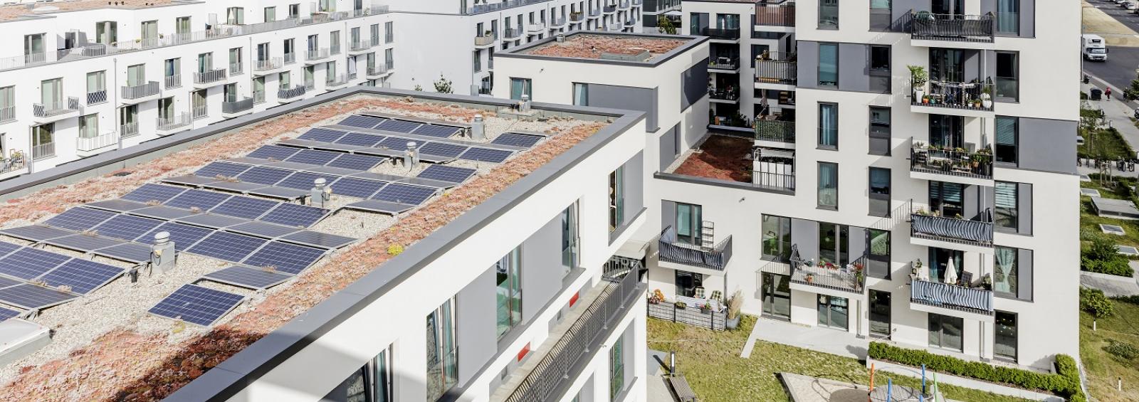 Solarstromanlage der Berliner Energieagentur auf den Dächern der Charlotte am Campus Foto: Monique Wüstenhagen